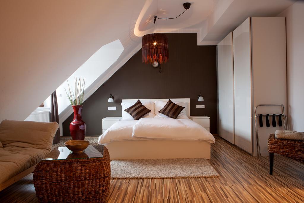 Hotel Koruna Chlumec nad Cidlinou Exteriör bild